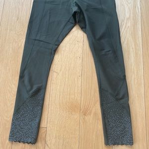 Lululemon | Scalloped Leggings | Olive | Size 6